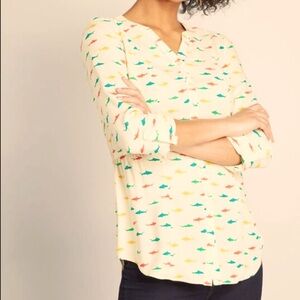 ModCloth Women's Size XXS Rainbow Shark Print Blouse Tie Back Button Down